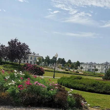 Lägenhet Tesoro Gdynia Apartament W Angielskiej Willi