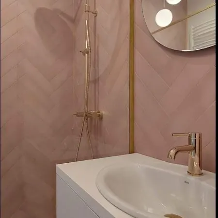 Lägenhet Tesoro Gdynia Apartament W Angielskiej Willi